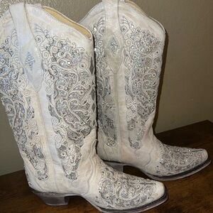 Size 8.5 White Corral glitter inlay boots. Worn once. Kept in bag w/boot trees